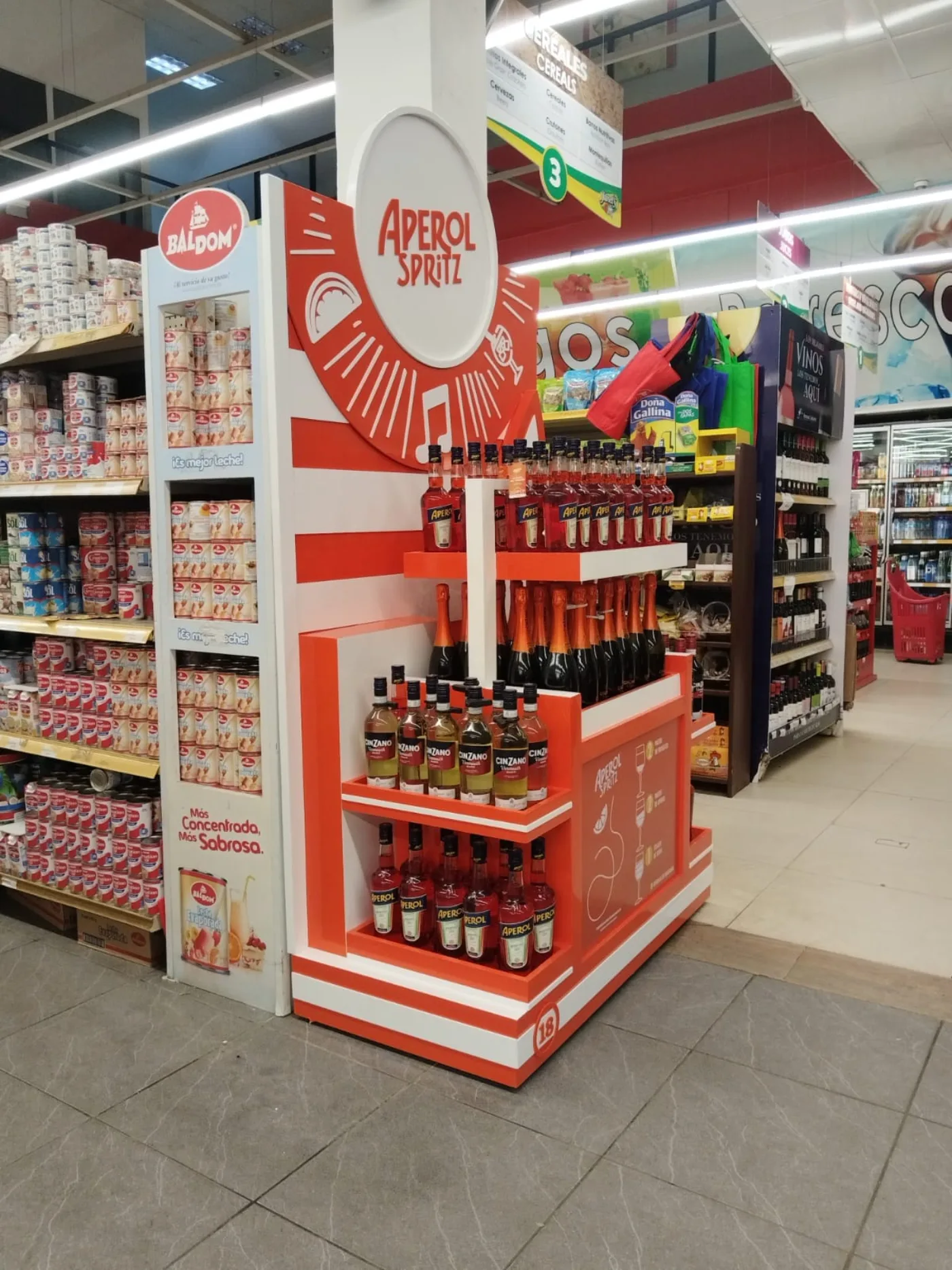 Exhibidor de Aperol Spritz en el punto de venta