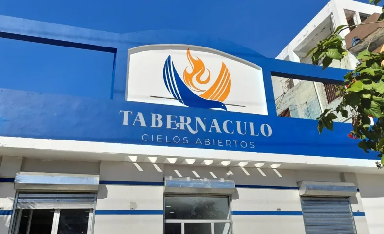 Fachada de Tabernáculo Cielos Abiertos