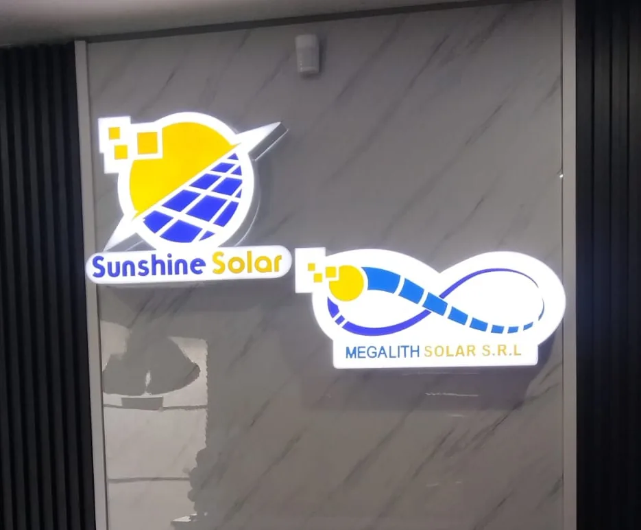 Logotipo tridimensional con iluminación LED interior