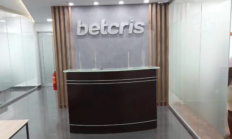 Recepción de Betcris con el mostrador a medida