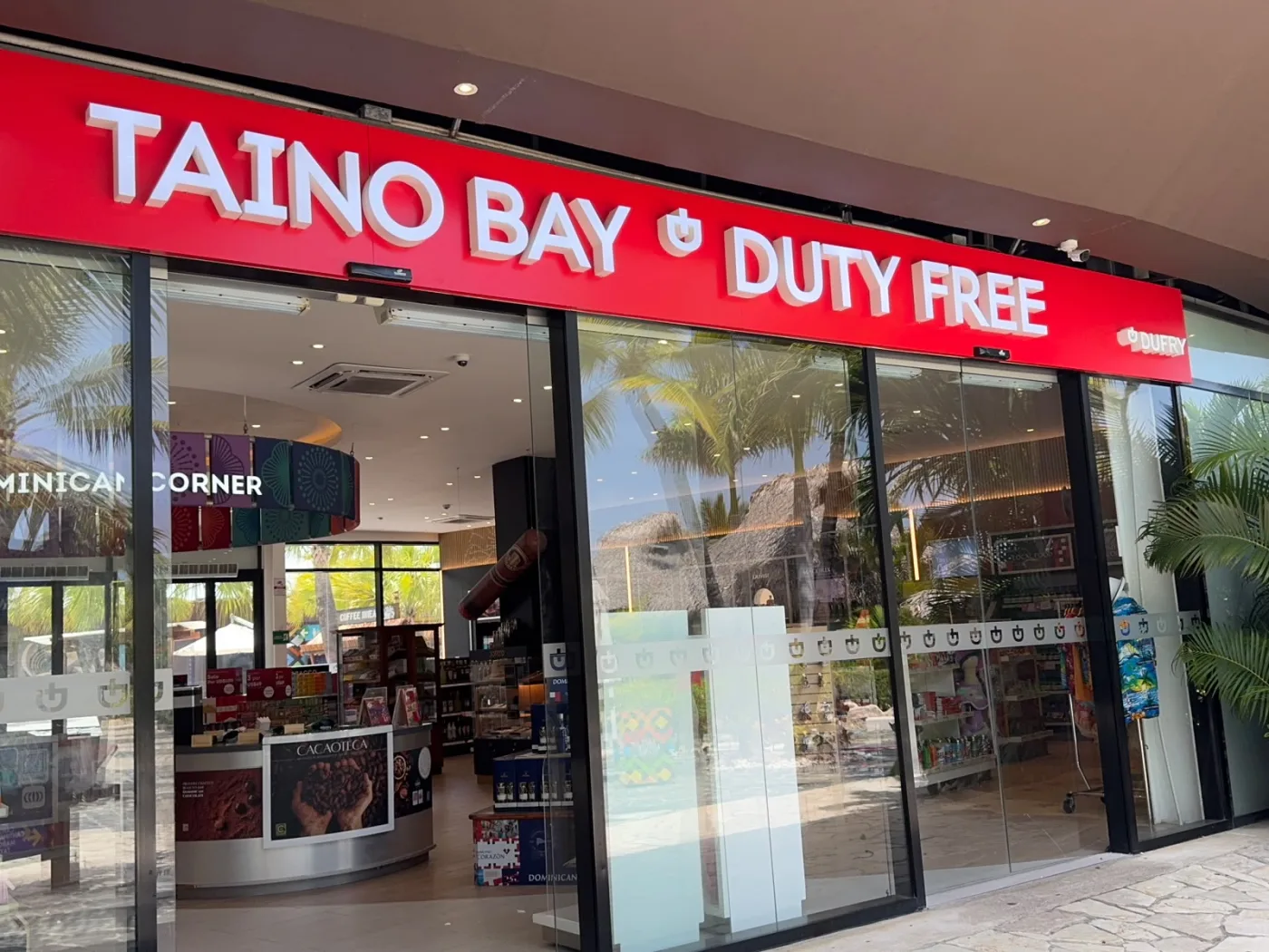 Rótulo frontal de Taino Bay Duty Free
